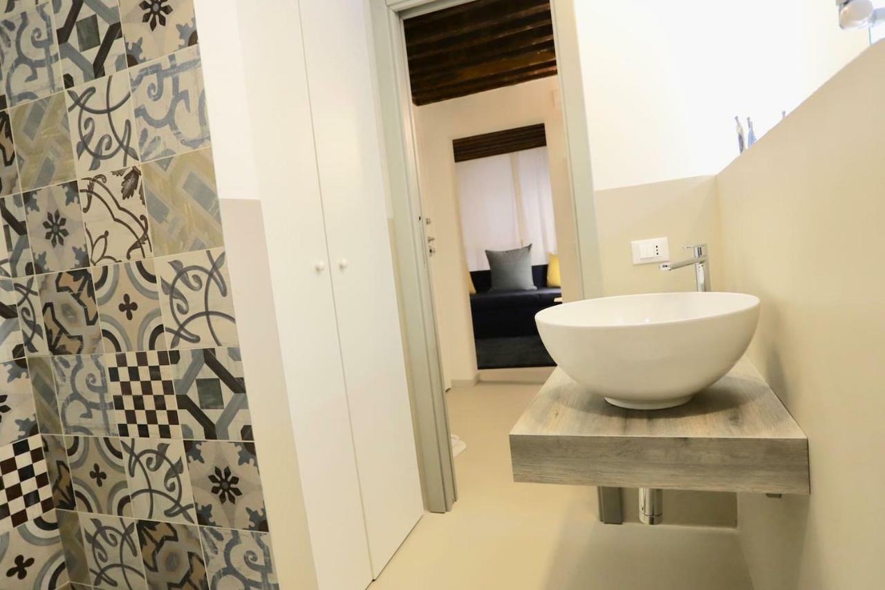 San Lorenzo Small Apartment Генуя Экстерьер фото